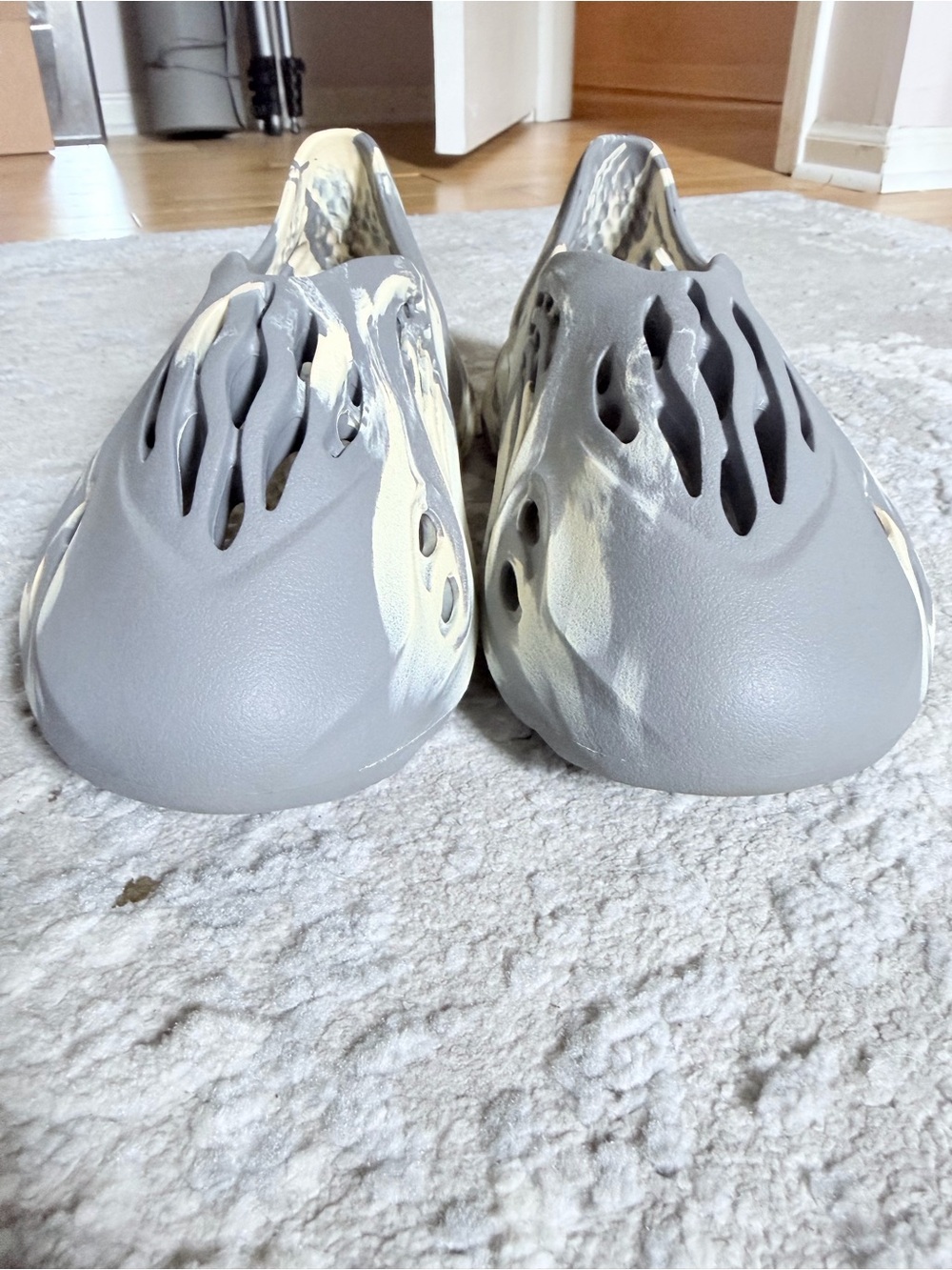 Adidas Yeezy Foam Runner MXT Moon Grey - Men’s Size 8 - Original Box - Picture 7 of 9